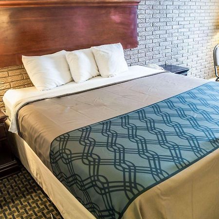 Rodeway Inn & Suites Wilmington North Buitenkant foto