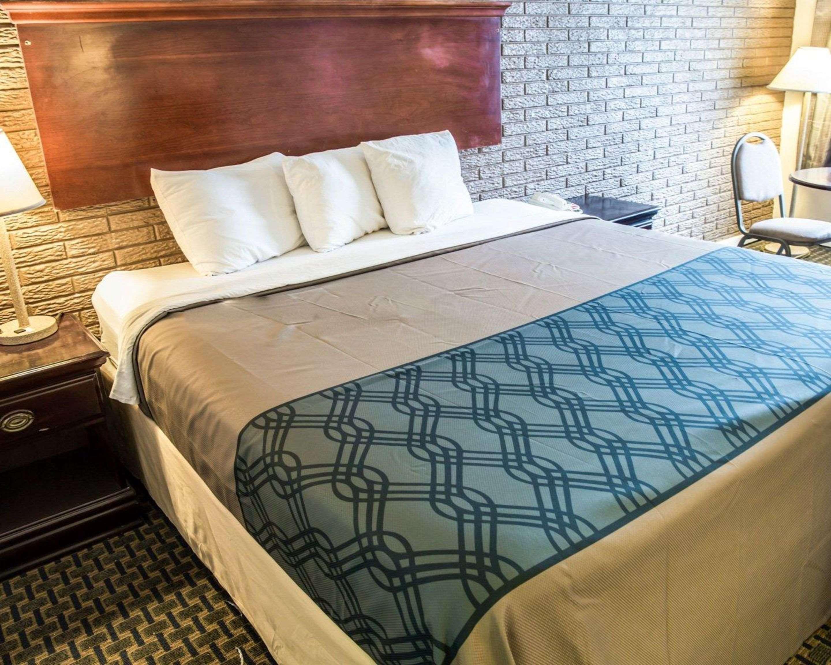 Rodeway Inn & Suites Wilmington North Buitenkant foto
