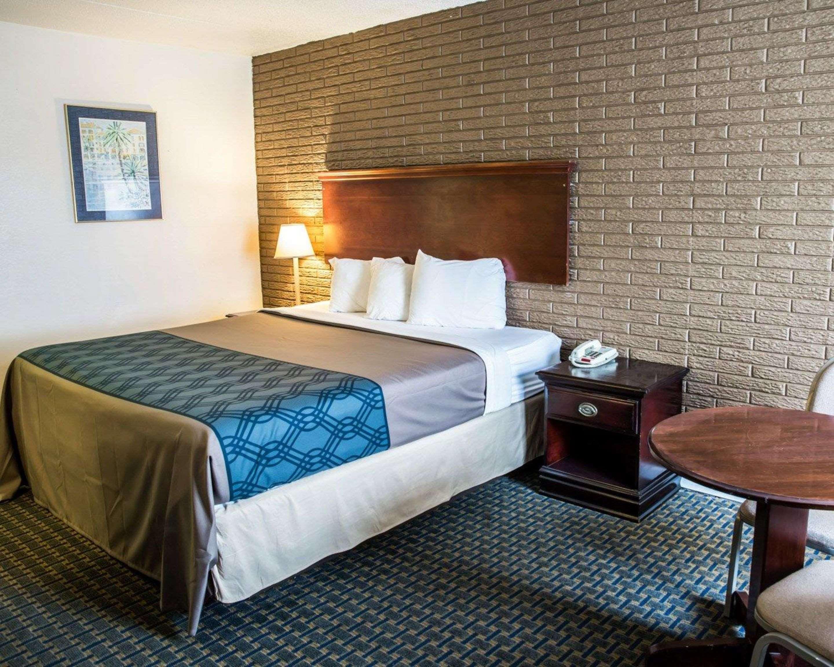 Rodeway Inn & Suites Wilmington North Buitenkant foto