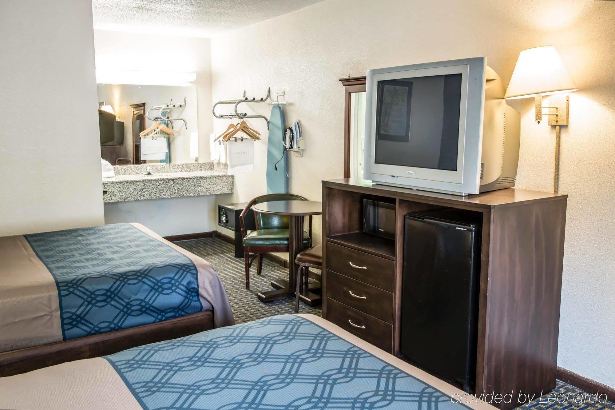 Rodeway Inn & Suites Wilmington North Buitenkant foto