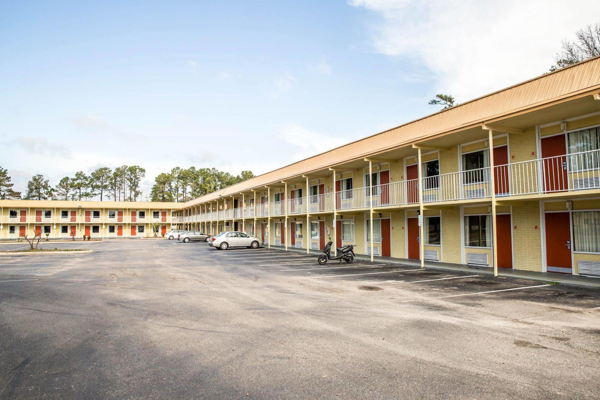 Rodeway Inn & Suites Wilmington North Buitenkant foto
